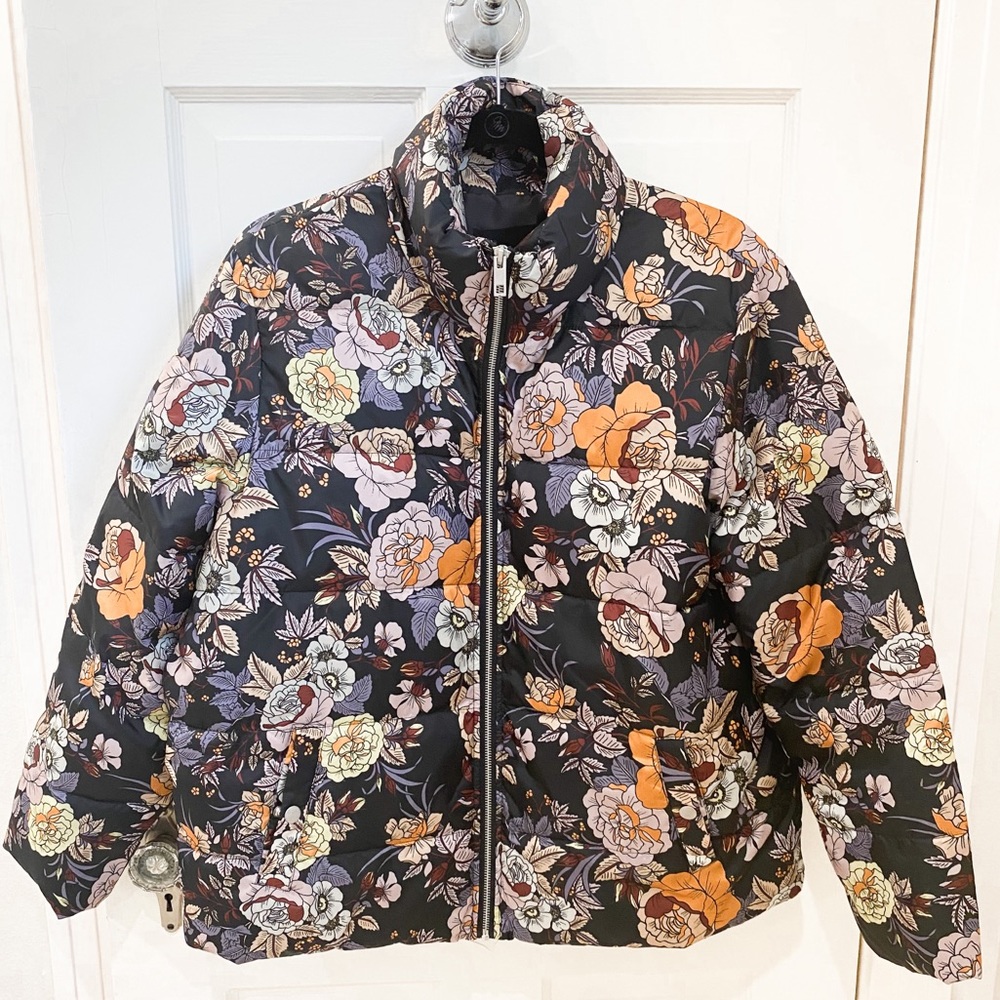 WHO WHAT WEAR Woman’s Floral Puffer Jacket
